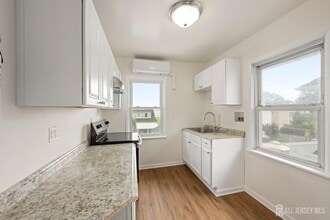 82 Lincoln Ave in Carteret, NJ - Building Photo - Building Photo