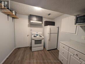 64 Athabaska Rd in Barrie, ON - Building Photo - Building Photo