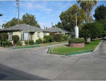 Tower Village in Fresno, CA - Foto de edificio - Building Photo