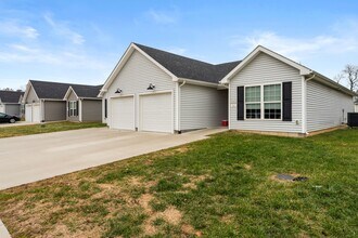 Walnut Valley Apartments in Bowling Green, KY - Building Photo - Building Photo