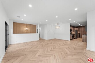 162 N Almont Dr in Beverly Hills, CA - Building Photo - Building Photo