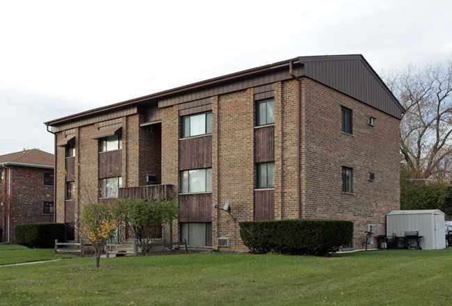 1170 Surrey Dr in Lombard, IL - Foto de edificio - Building Photo