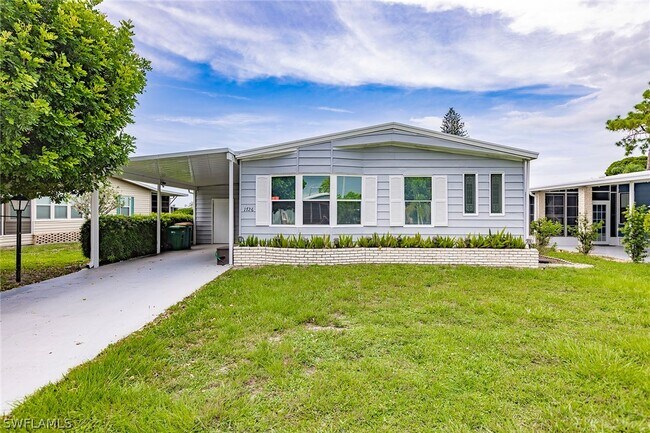 1726 Cape Hatteras Dr in Naples, FL - Foto de edificio - Building Photo