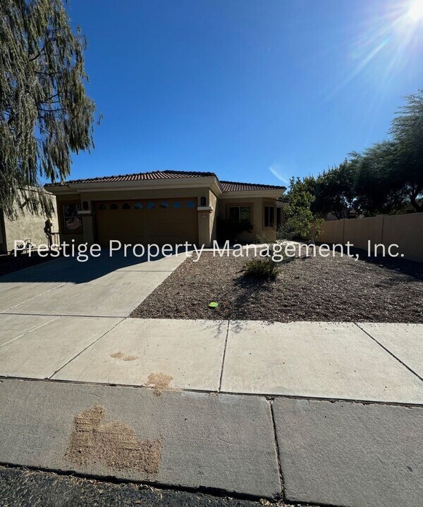 200 E Placita Nubes Blancas in Sahuarita, AZ - Foto de edificio