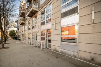 1040 46th Rd in Long Island City, NY - Foto de edificio - Building Photo