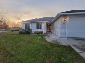 19 Jasmine Ln in Pasco, WA - Building Photo