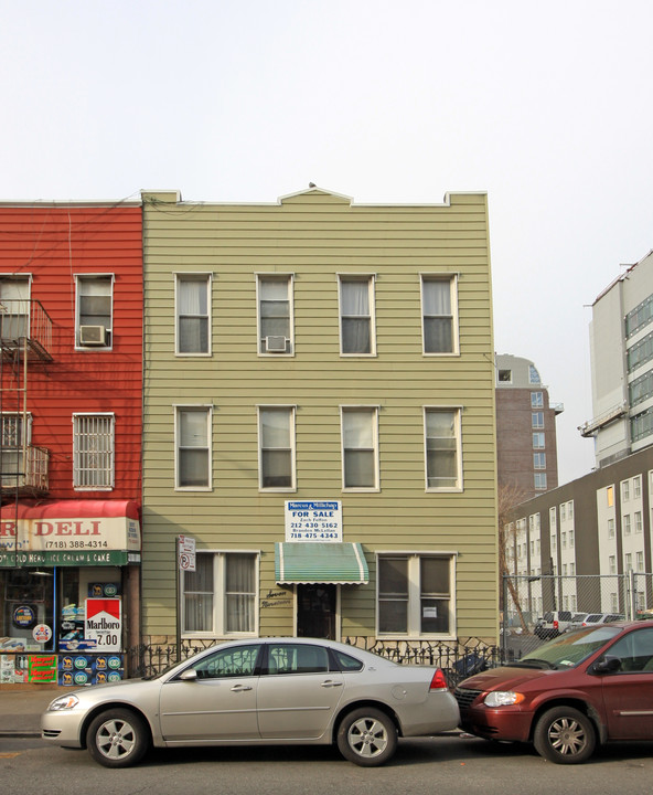 719 Lorimer St in Brooklyn, NY - Building Photo