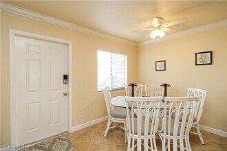 4615 Bayshore Dr in Naples, FL - Building Photo - Building Photo