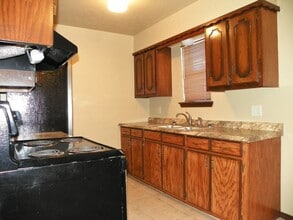 1209 Whispering Glen St in Tecumseh, OK - Building Photo - Building Photo