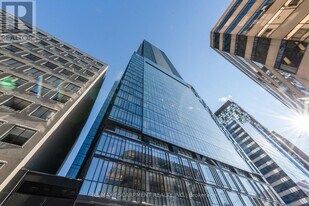 488 University Ave in Toronto, ON - Building Photo