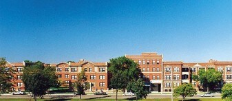 Park Apartments in Chicago, IL - Building Photo