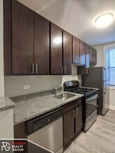 711 W Brompton Ave, Unit 705-19 in Chicago, IL - Building Photo - Building Photo