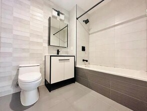 Furnished room/NOT APARTMENT in Brooklyn, NY - Building Photo - Building Photo