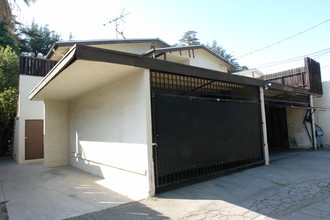 5742 Hazeltine Ave in Van Nuys, CA - Building Photo - Building Photo