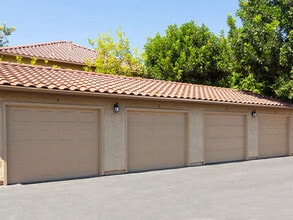 Elan Alicante La Costa in Carlsbad, CA - Foto de edificio - Building Photo