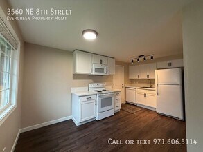 3560 NE 8th St in Gresham, OR - Building Photo - Building Photo