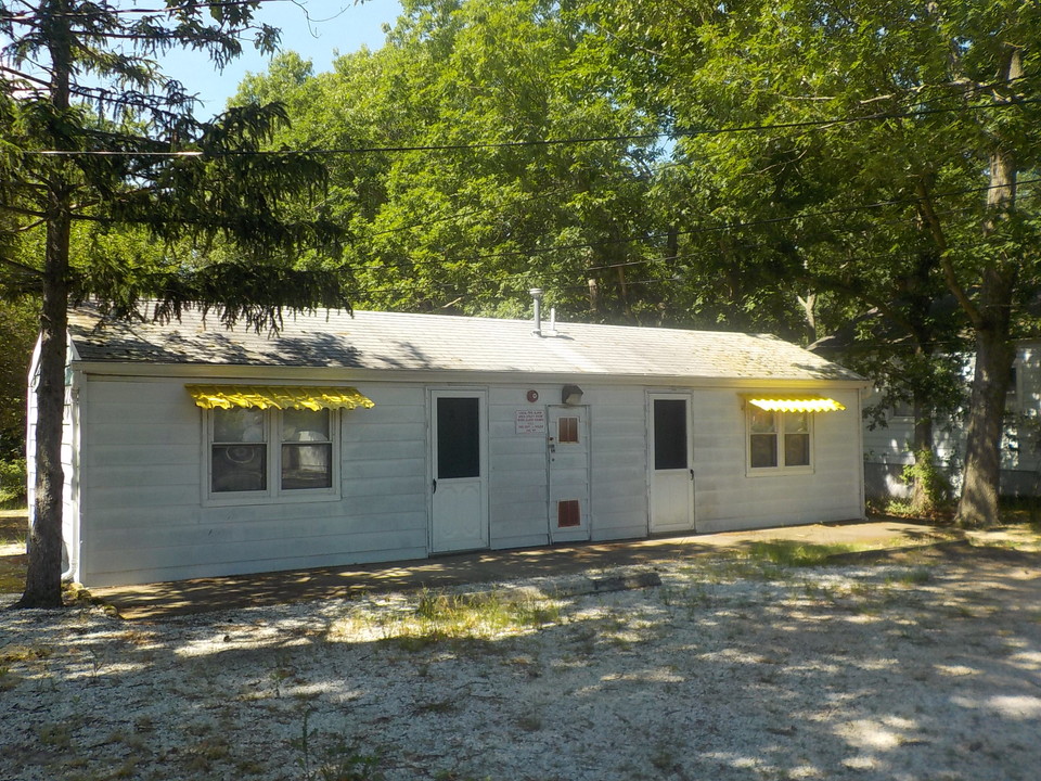 Tip Top Cabins in Brick, NJ - Building Photo