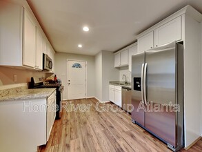 1020 Valley View Rd SE in Atlanta, GA - Building Photo - Building Photo