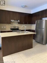 39 Stonehill Ave. in Kitchener, ON - Building Photo - Building Photo