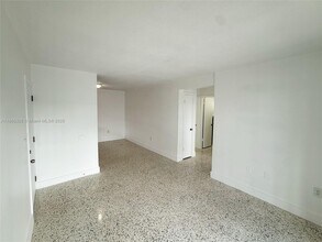 635 SW 7th Ct in Miami, FL - Building Photo - Building Photo