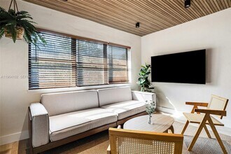 1275 Marseille Dr in Miami Beach, FL - Building Photo - Building Photo