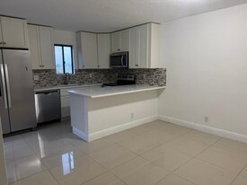 4702 Waterview Cir in Palm Springs, FL - Building Photo