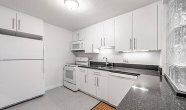 7 Chauncy St, Unit 41 in Cambridge, MA - Foto de edificio - Building Photo