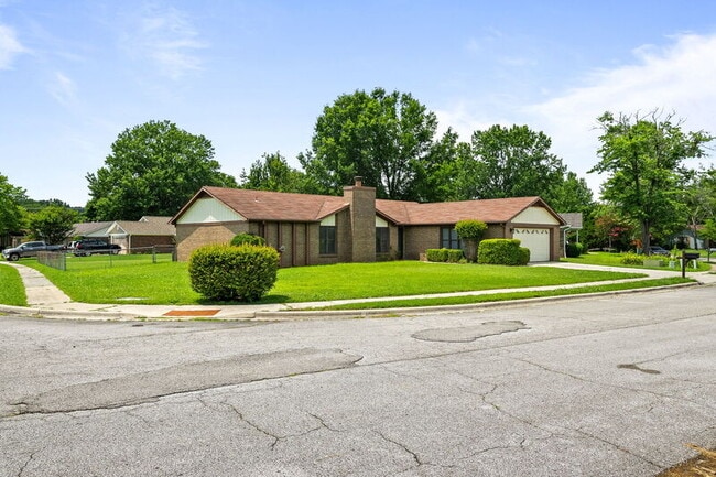 1028 SE Kinsey Dr in Huntsville, AL - Building Photo - Building Photo