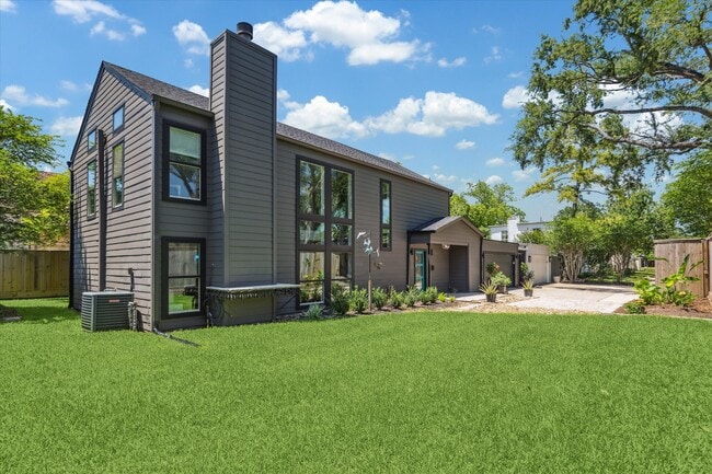 7703 Bobbitt Ln in Houston, TX - Building Photo - Building Photo