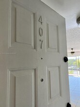 8005 Lake Dr in Doral, FL - Building Photo - Building Photo