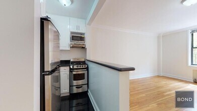 151 W 16th St in New York, NY - Building Photo - Building Photo