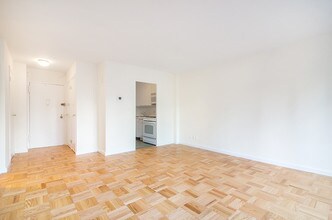 350 W 51st St-Unit -12F in New York, NY - Building Photo - Building Photo