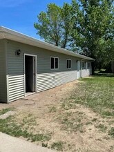 1117 Expansion Dr, Unit 3 in Hazen, ND - Foto de edificio - Building Photo