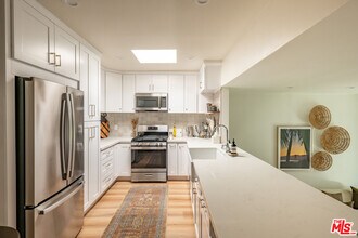 1144 17th St in Santa Monica, CA - Building Photo - Building Photo