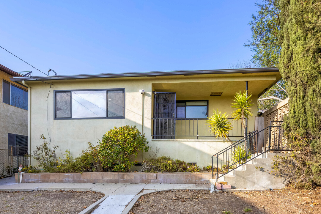 3407 Holyoke Dr in Los Angeles, CA - Building Photo