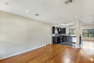 2106 Stonecrest Dr in Houston, TX - Building Photo - Building Photo
