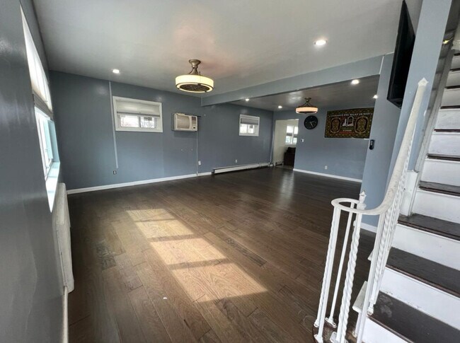 1161 Hook Creek Blvd in Valley Stream, NY - Building Photo - Building Photo