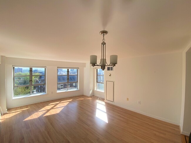 931 Massachusetts Ave, Unit 903