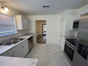 240 W Daryl Dr in Hinesville, GA - Building Photo - Building Photo