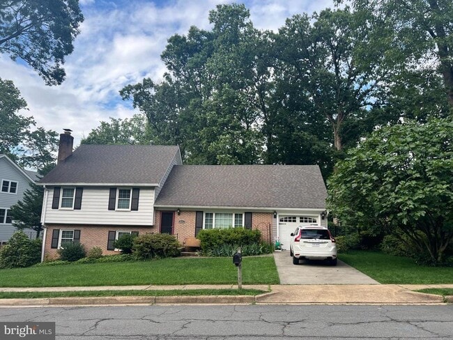 property at 519 Woodland Ct NW