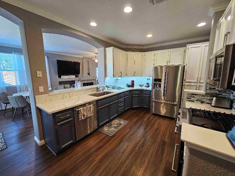 2842 Flora Springs Way in Sacramento, CA - Building Photo