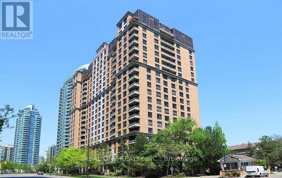 18 Sommerset Way in Toronto, ON - Building Photo