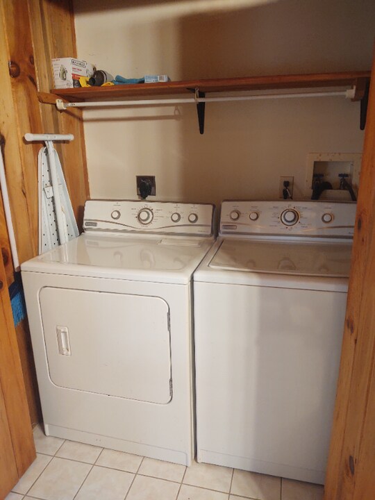 2306 Sugarloaf Rd in Hendersonville, NC - Foto de edificio