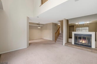 62 Bentley Ct in Bedminster, NJ - Foto de edificio - Building Photo