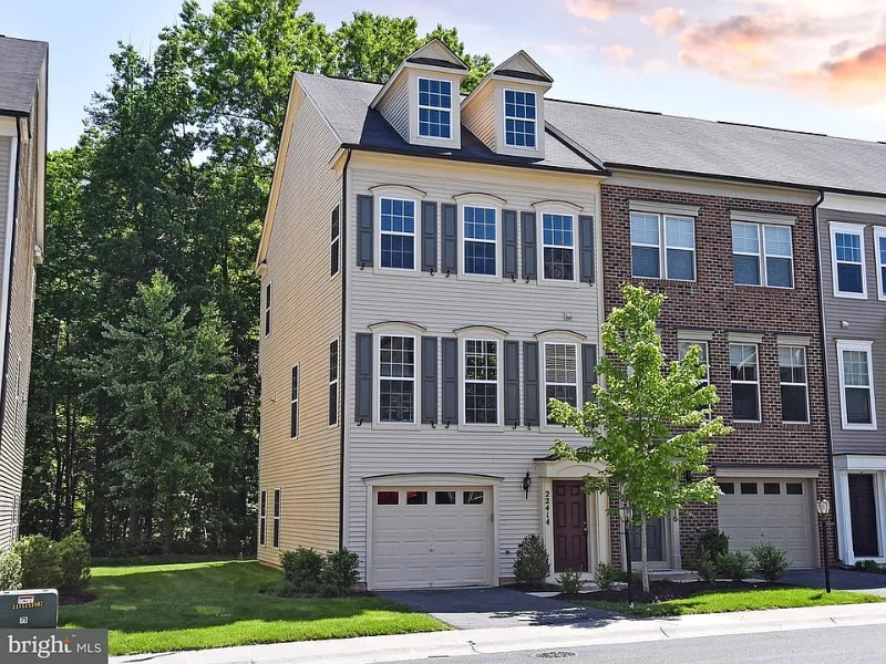 22414 Glenbow Way in Clarksburg, MD - Building Photo