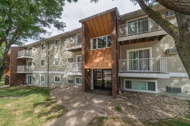 Springbrook Estates in Sioux Falls, SD - Building Photo - Interior Photo