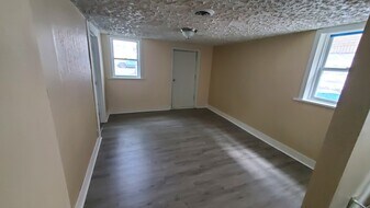 1921 W Grant St, Unit lower in Milwaukee, WI - Building Photo