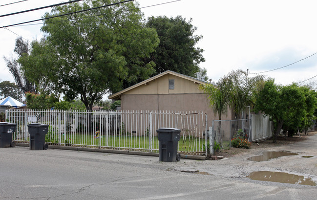 218 F St in Turlock, CA - Building Photo - Building Photo