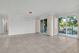 2370 Via Mariposa W in Laguna Woods, CA - Building Photo - Building Photo