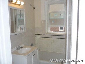 1615 Commonwealth Ave, Unit 5 in Boston, MA - Building Photo - Building Photo